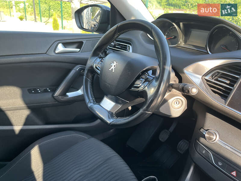 Універсал Peugeot 308 2016 в Виноградові