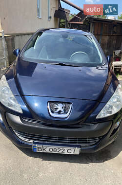 Хетчбек Peugeot 308 2011 в Острозі