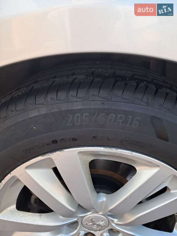 Универсал Peugeot 308 2015 в Ровно