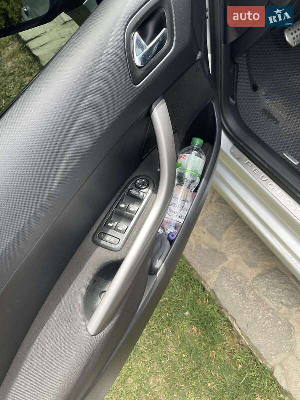 Універсал Peugeot 308 2010 в Чернівцях