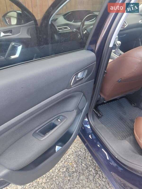 Універсал Peugeot 308 2015 в Маневичах