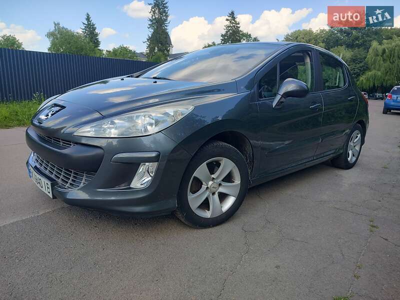 Хэтчбек Peugeot 308 2009 в Остроге