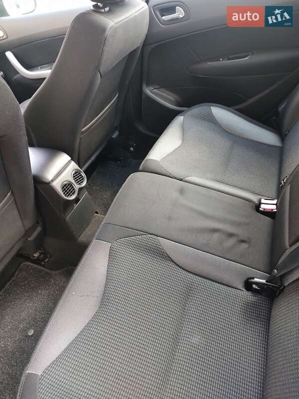 Хэтчбек Peugeot 308 2009 в Остроге