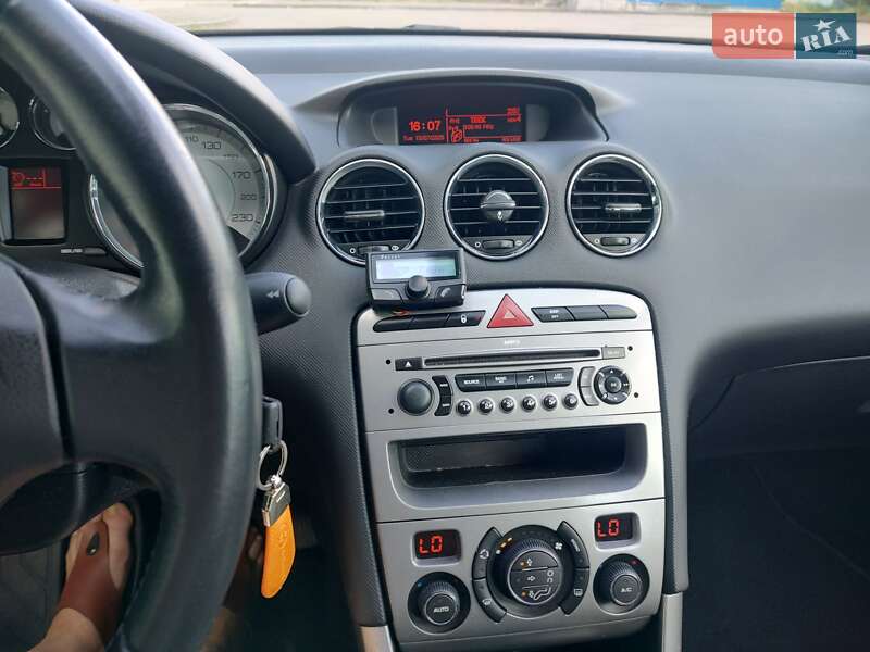 Хэтчбек Peugeot 308 2009 в Остроге