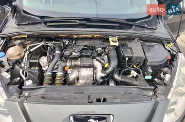 Хэтчбек Peugeot 308 2012 в 