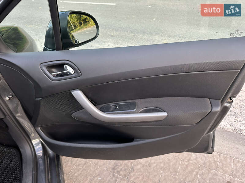 Хэтчбек Peugeot 308 2009 в Львове
