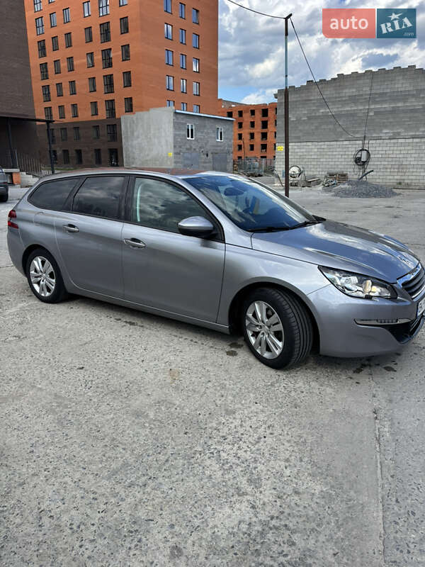 Универсал Peugeot 308 2015 в Остроге