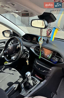 Универсал Peugeot 308 2015 в Остроге