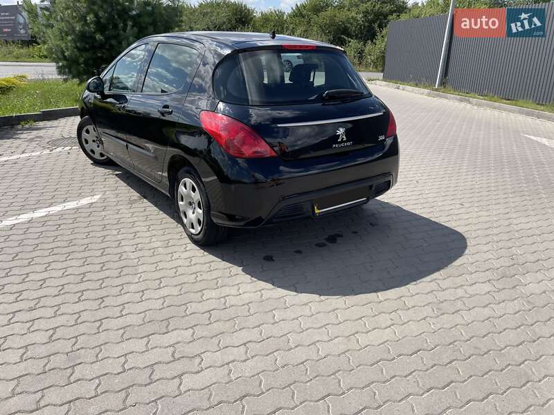 Хетчбек Peugeot 308 2011 в Ужгороді