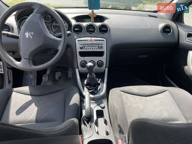 Хетчбек Peugeot 308 2011 в Ужгороді