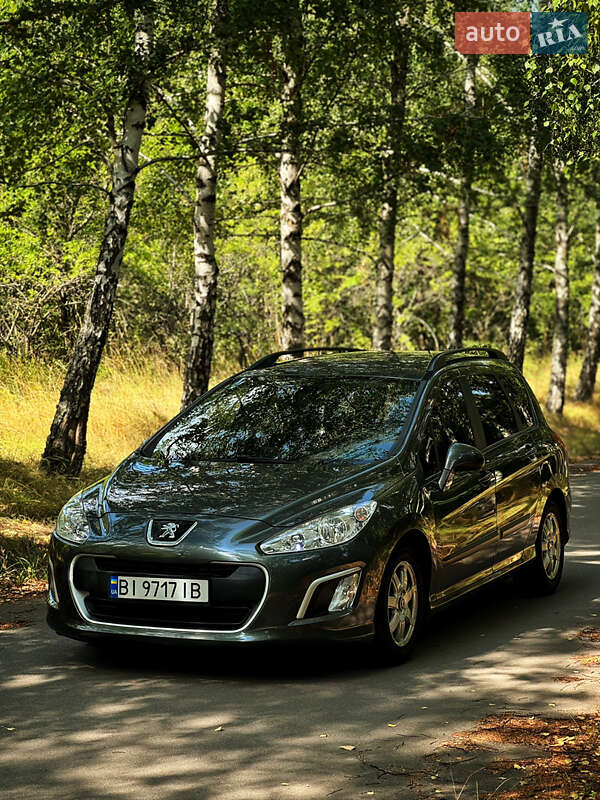 Универсал Peugeot 308 2012 в Лубнах