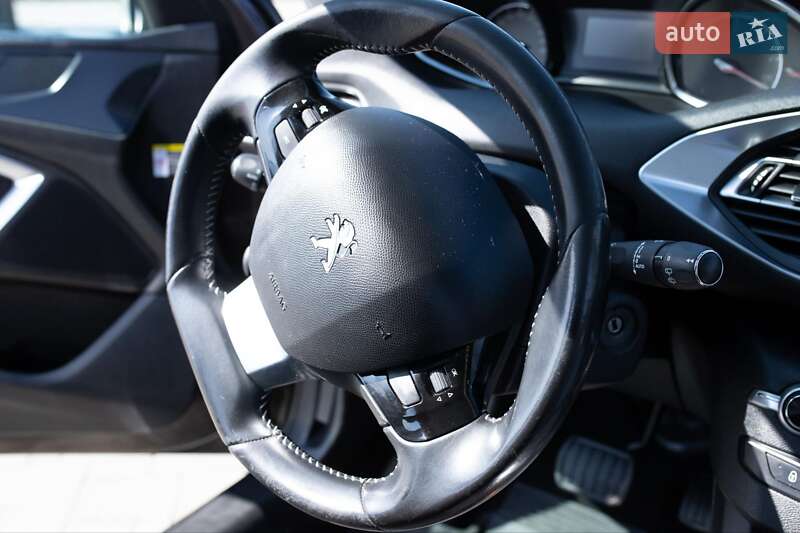 Универсал Peugeot 308 2015 в Брошневе-Осаде