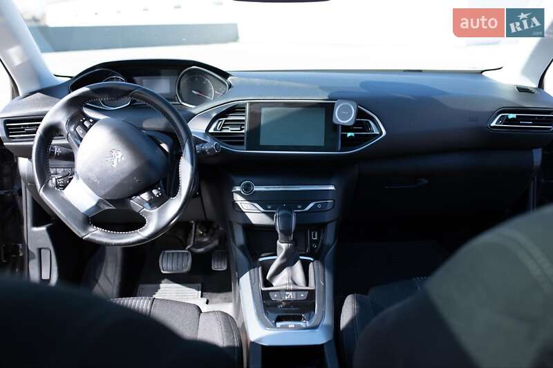 Универсал Peugeot 308 2015 в Брошневе-Осаде