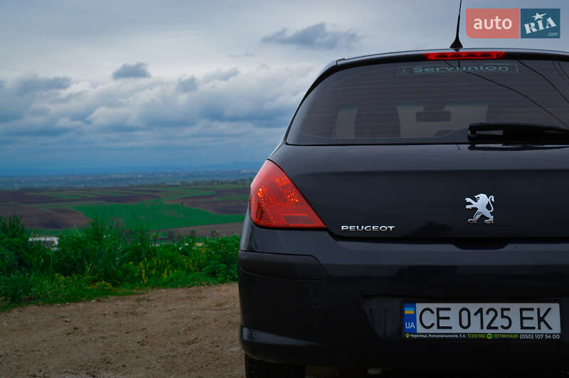 Хетчбек Peugeot 308 2010 в Чернівцях