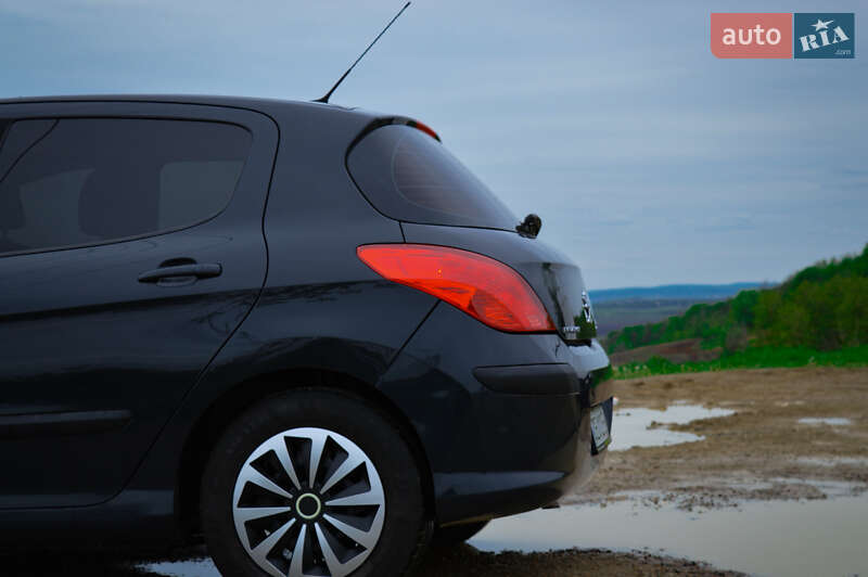 Хетчбек Peugeot 308 2010 в Чернівцях