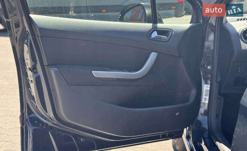 Хетчбек Peugeot 308 2010 в Чернівцях