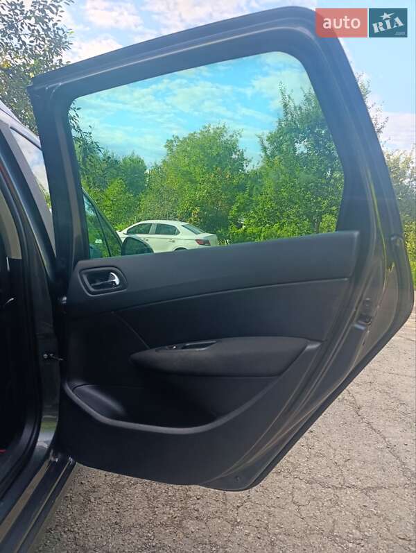 Универсал Peugeot 308 2008 в Бориславе