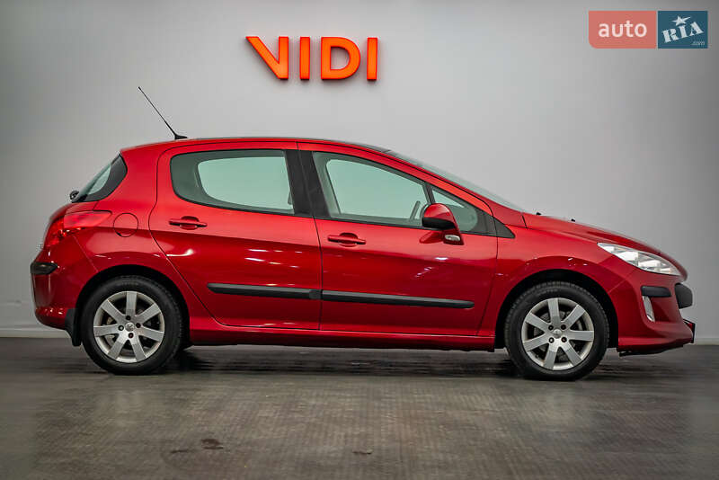 Хэтчбек Peugeot 308 2008 в Киеве