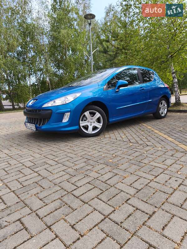Хетчбек Peugeot 308 2008 в Дрогобичі