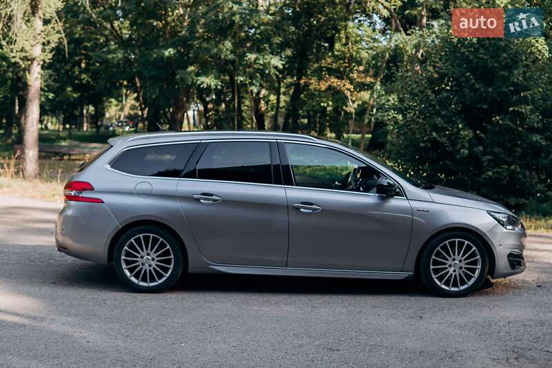 Универсал Peugeot 308 2016 в Чернигове