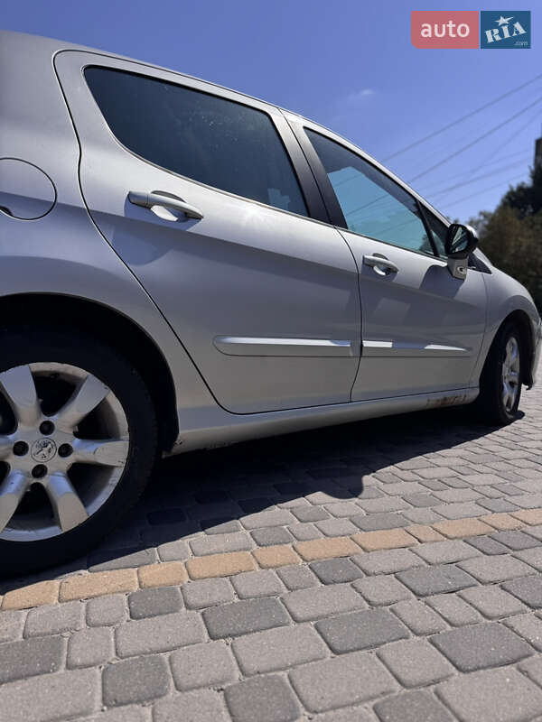 Хэтчбек Peugeot 308 2012 в Бориславе