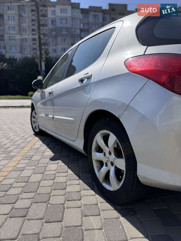 Хэтчбек Peugeot 308 2012 в Бориславе