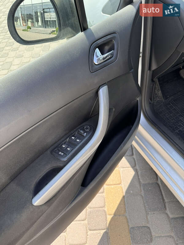 Хэтчбек Peugeot 308 2012 в Бориславе