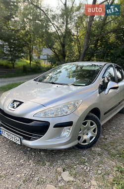 Хэтчбек Peugeot 308 2008 в Яремче