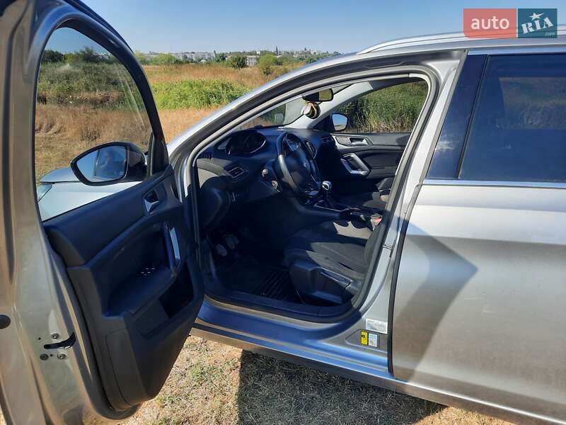 Универсал Peugeot 308 2015 в Терновке