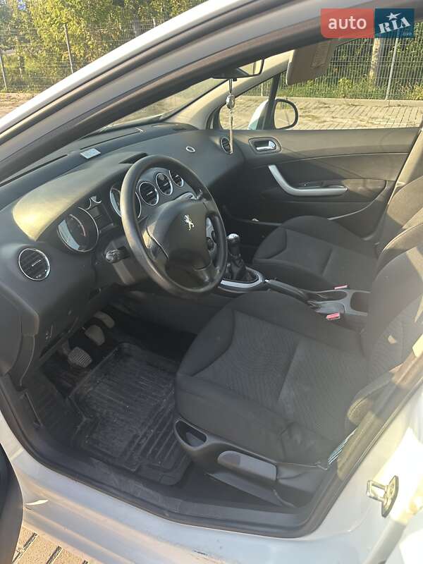 Универсал Peugeot 308 2010 в Дубно