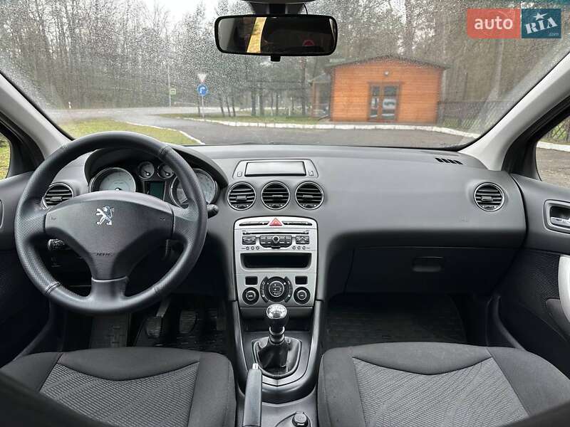 Универсал Peugeot 308 2010 в Киверцах