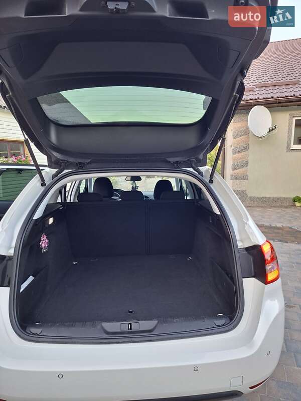 Универсал Peugeot 308 2015 в Дубно