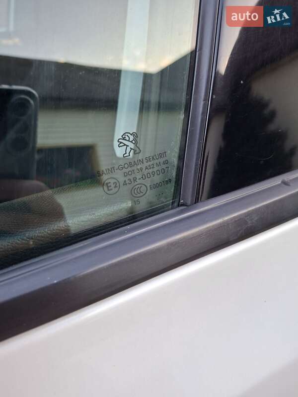 Универсал Peugeot 308 2015 в Дубно