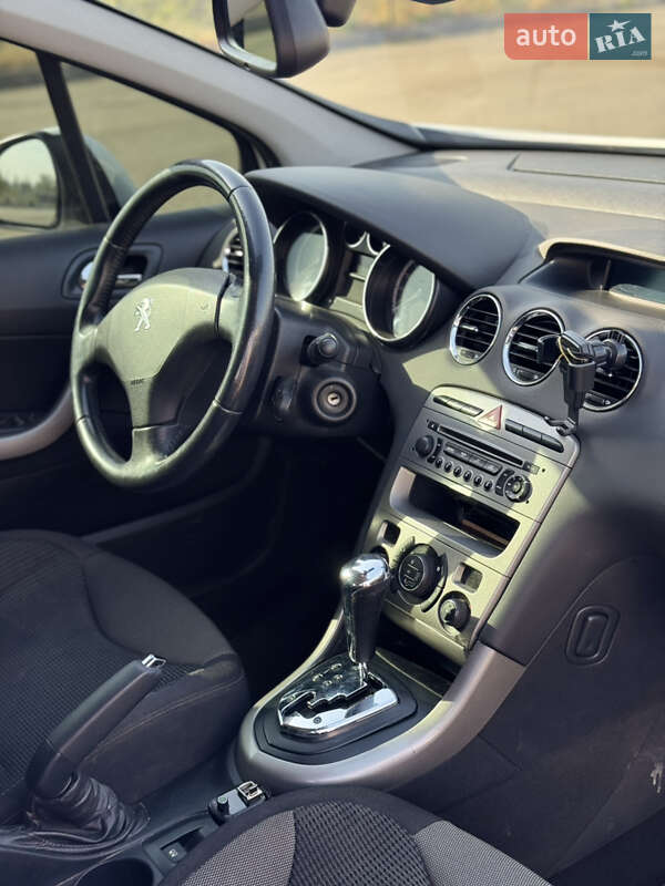 Хэтчбек Peugeot 308 2012 в Кривом Роге