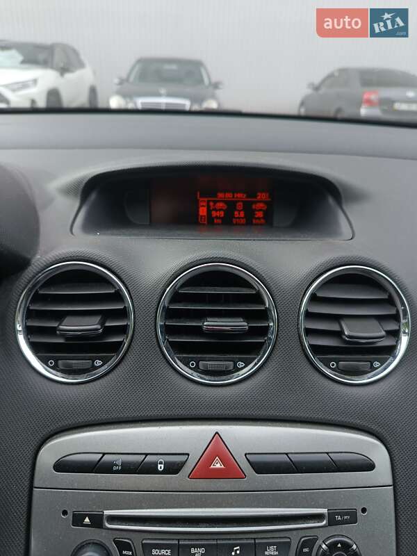 Хэтчбек Peugeot 308 2012 в Днепре