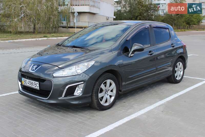 Хетчбек Peugeot 308 2012 в Смоліному