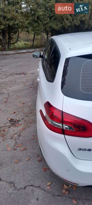 Универсал Peugeot 308 2015 в Львове