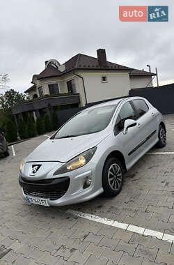 Хетчбек Peugeot 308 2010 в Чернівцях