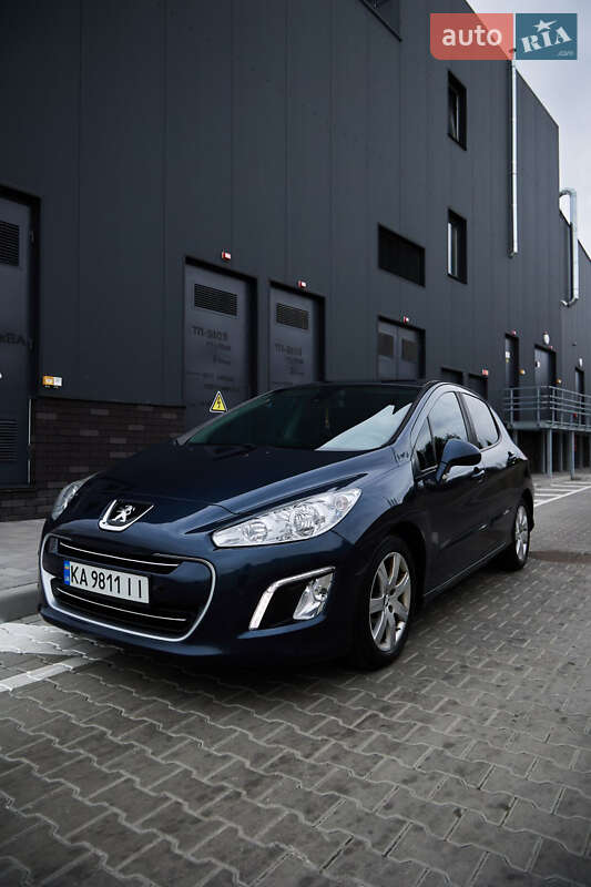 Хэтчбек Peugeot 308 2013 в Киеве