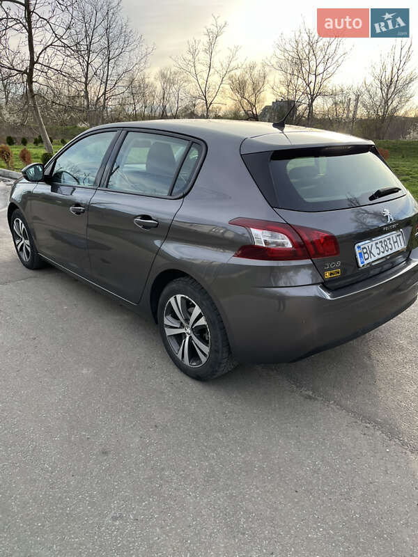 Хэтчбек Peugeot 308 2016 в Ивано-Франковске