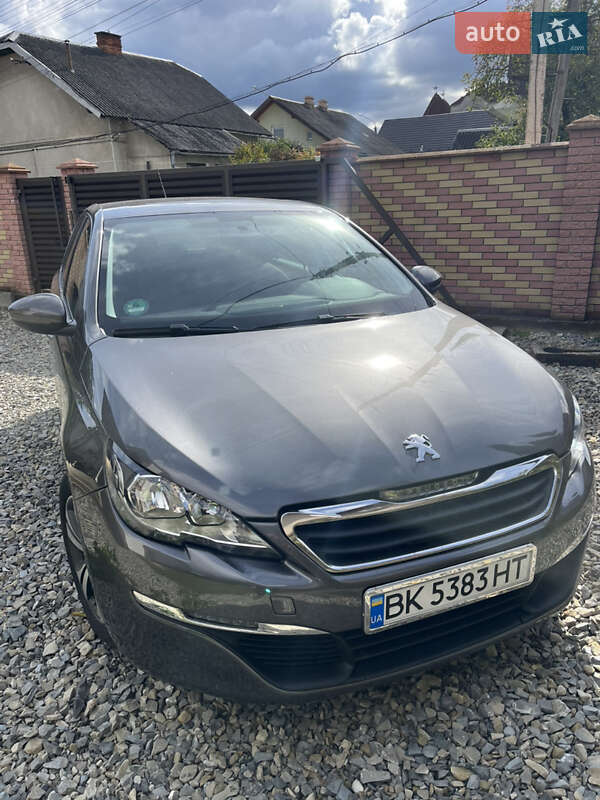 Хэтчбек Peugeot 308 2016 в Ивано-Франковске