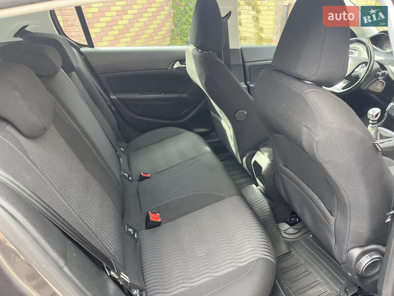Хэтчбек Peugeot 308 2016 в Ивано-Франковске