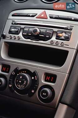 Хэтчбек Peugeot 308 2011 в 