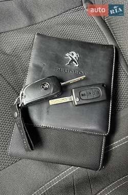 Хэтчбек Peugeot 308 2010 в 