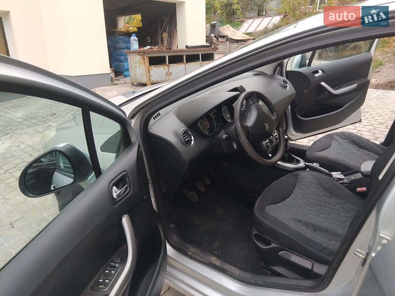 Универсал Peugeot 308 2011 в Солонке