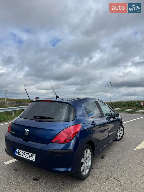 Хетчбек Peugeot 308 2008 в Городку