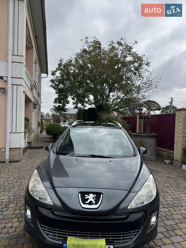 Хэтчбек Peugeot 308 2008 в Львове