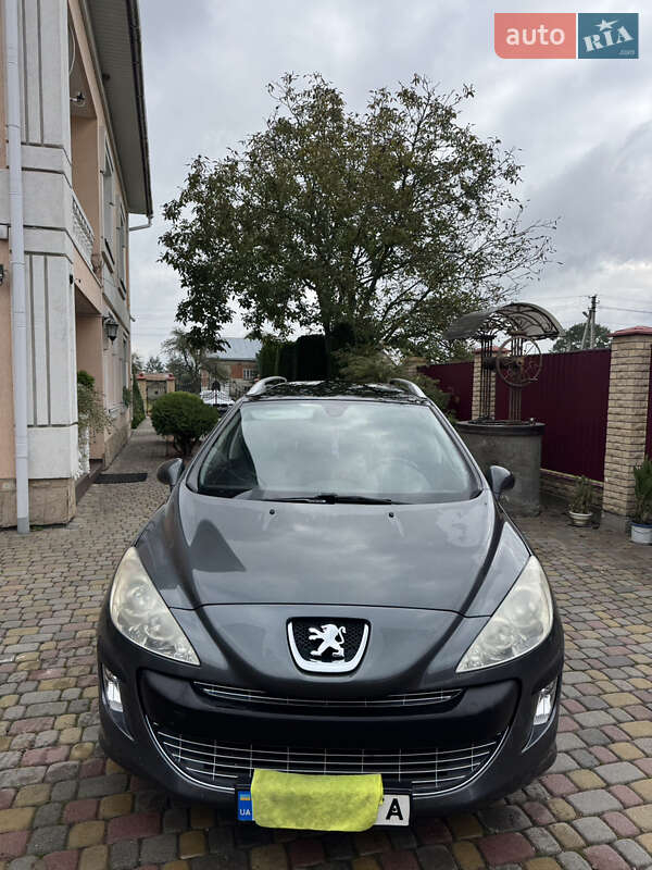 Хэтчбек Peugeot 308 2008 в Львове