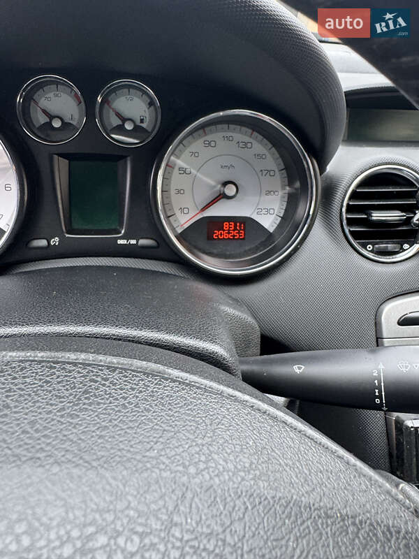 Хэтчбек Peugeot 308 2008 в Львове