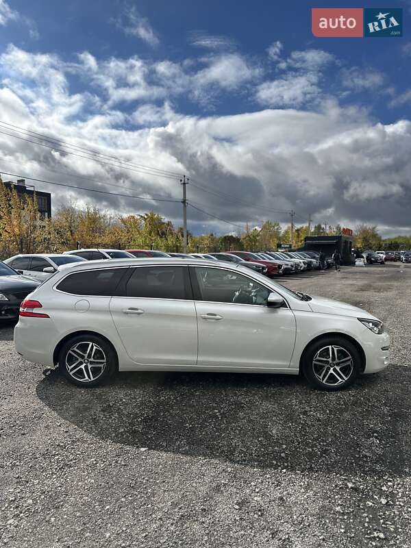 Універсал Peugeot 308 2015 в Білогородці